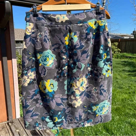 BODEN ~ Floral corduroy medium length skirt - Picture 11 of 11